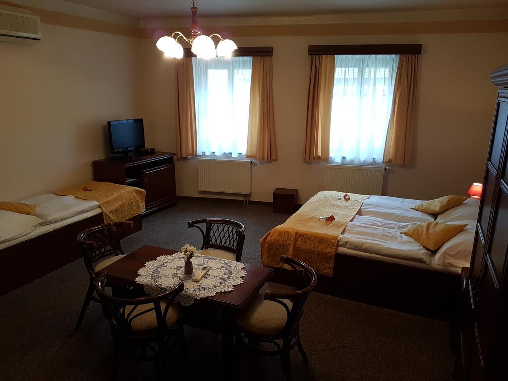 Hotel Barbora Чески-Крумлов Экстерьер фото