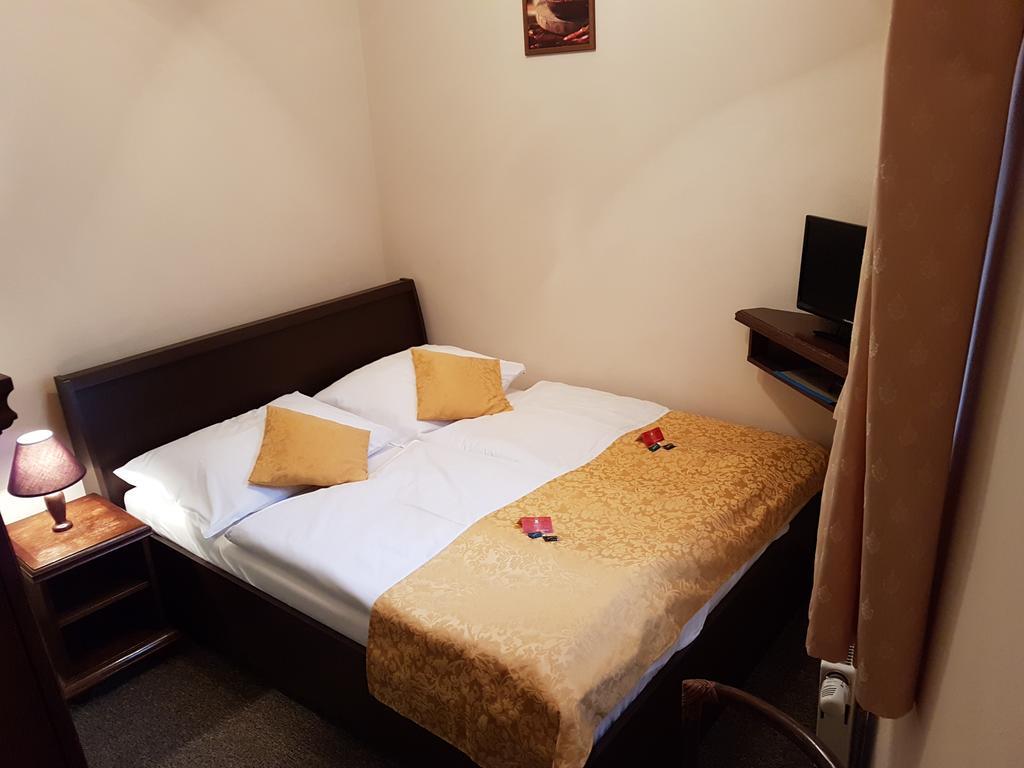 Hotel Barbora Чески-Крумлов Экстерьер фото